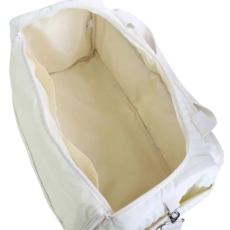 Intérieur du sac à langer matelassé avec poches de rangement